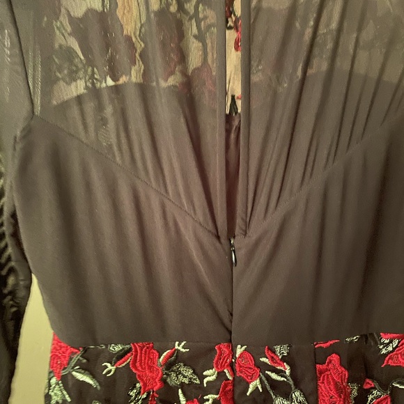 Medium semi-formal dress - Picture 5 of 6